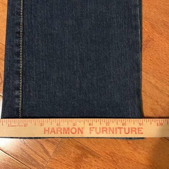 Aura "from the women at Wrangler" Size 12 Regilar Rise jeans - Picture 9 of 11